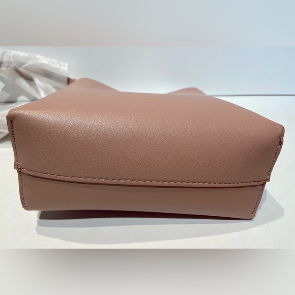 SAMARA Medium Shoulder Bag small version - Picture 2 of 9